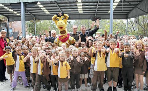Chairman of Life Education NSW Alan Cadman, chair of the Clarence Valley Life Education Support Group Greg Holder and Member for Clarence Steve Cansdell with Gillwinga Public School students. Mr Cansdell has welcomed a NSW Coalition plan to boost Life Education funding by $500,000. Chairman of Life Education NSW Alan Cadman, chair of the Clarence Valley Life Education Support Group Greg Holder and Member for Clarence Steve Cansdell with Gillwinga Public School students. Mr Cansdell has welcomed a NSW Coalition plan to boost Life Education funding by $500,000.